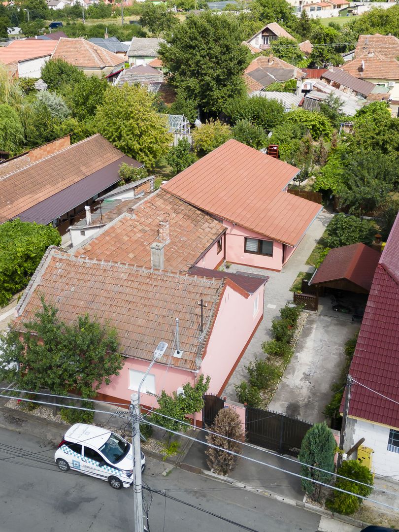 Casă cu 7 camere și 2 băi in Grădiște - Poză 2