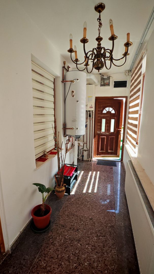 Vila cu 10 camere,pretabil compartimentare in 2 unitati separat,ASTRA. - Poză 15