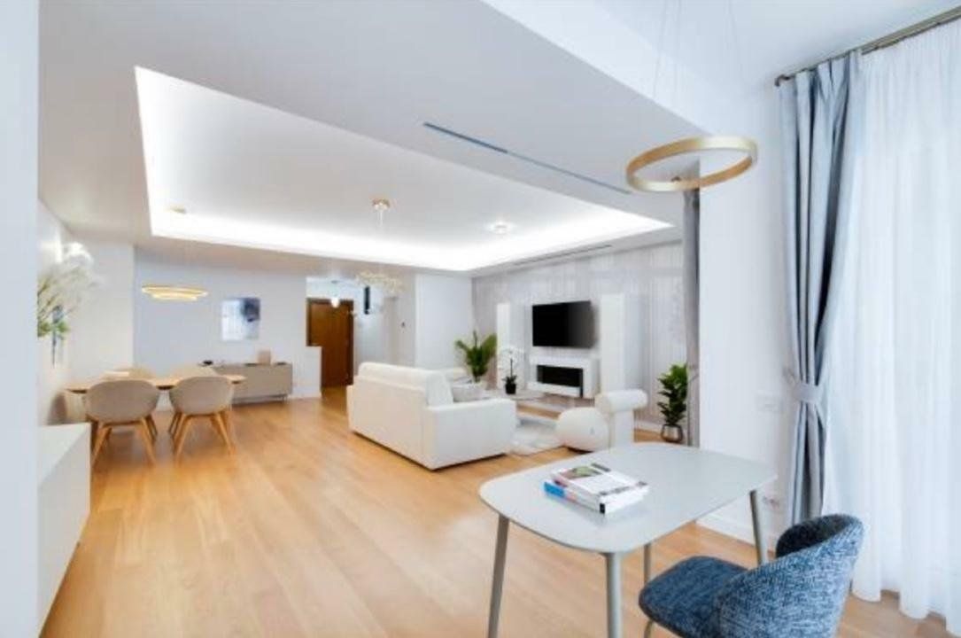 Apartament spatios de vanzare | Herastrau 2 camere + logie - Poză 4