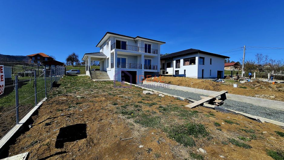 Vila Moderna cu 4 camere si 600 mp de curte, in Tocile - Poză 4