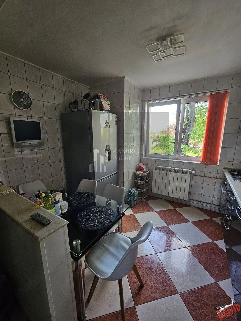 Vanzare apartament 3 camere |  Crangasi |  Prox Metrou |  Tramvai 41 - Poză 8
