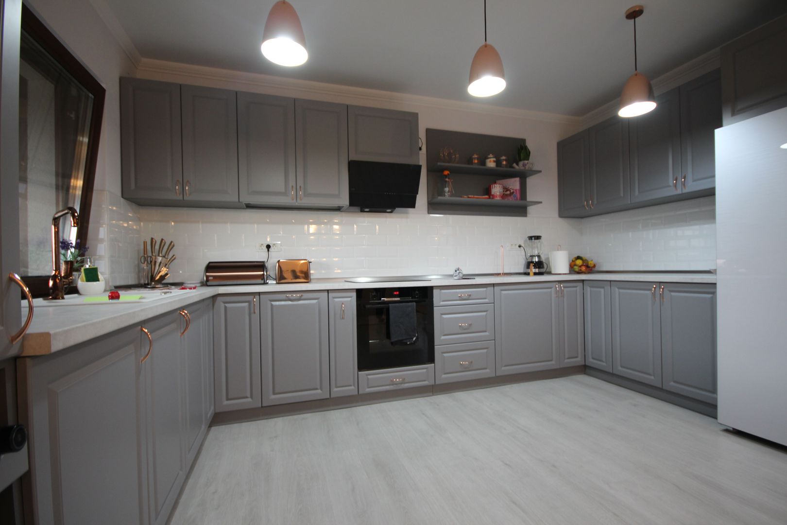 Modern si primitor - Poză 20