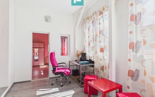 Casă cu 7 camere și teren generos în Șofronea - Poză 9