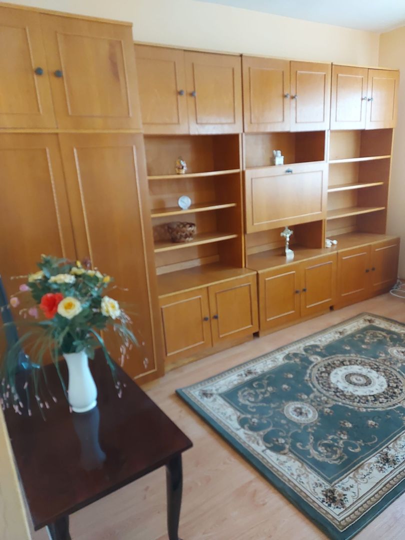 Garsonieră 27 mp cu balcon -bloc 3 etaje-mobilată utilată-bloc an 1980 - Poză 2
