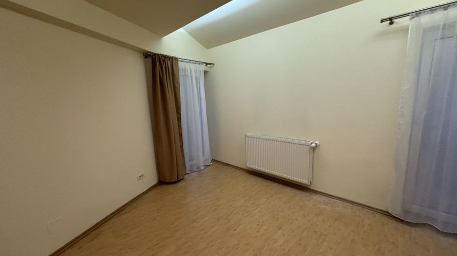 Vila spatioasa ideala pentru diferite activitati sau ptr.locuit -NEMOBILATA - Poză 22