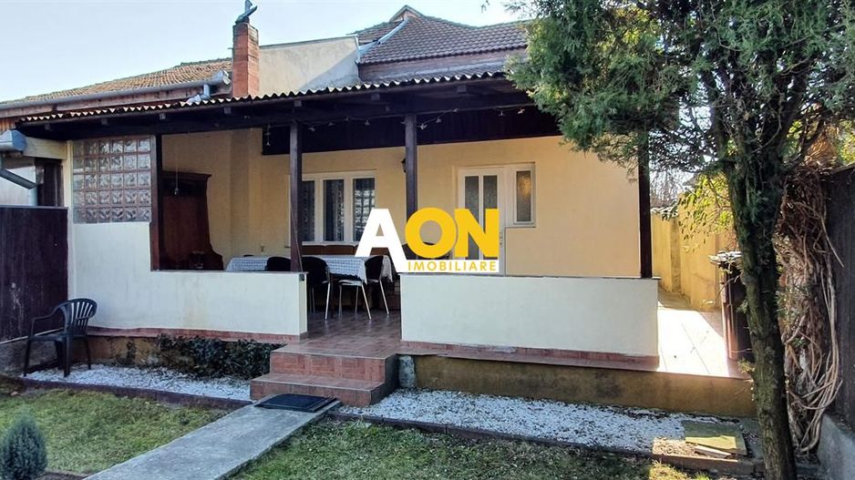 1/2 Duplex 4 camere cu garaj 462 mp teren la asfalt zona Centru - Poză 2