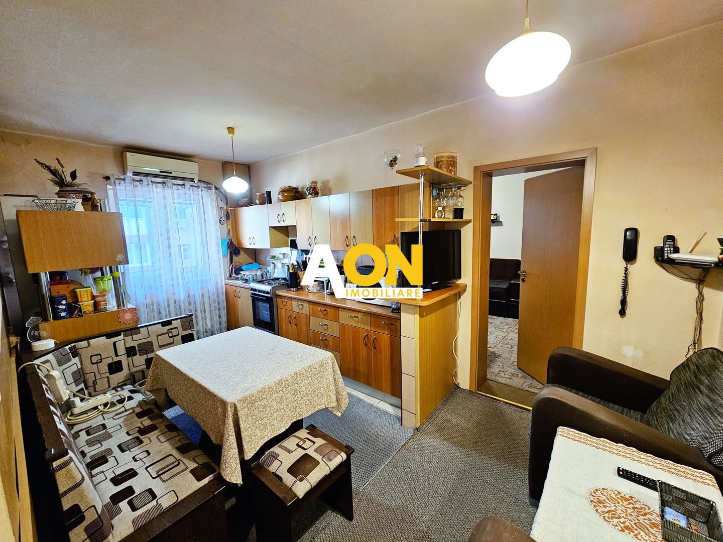 Apartament 3 camere, mobilat, utilat, etaj 2, Cetate - Poză 2