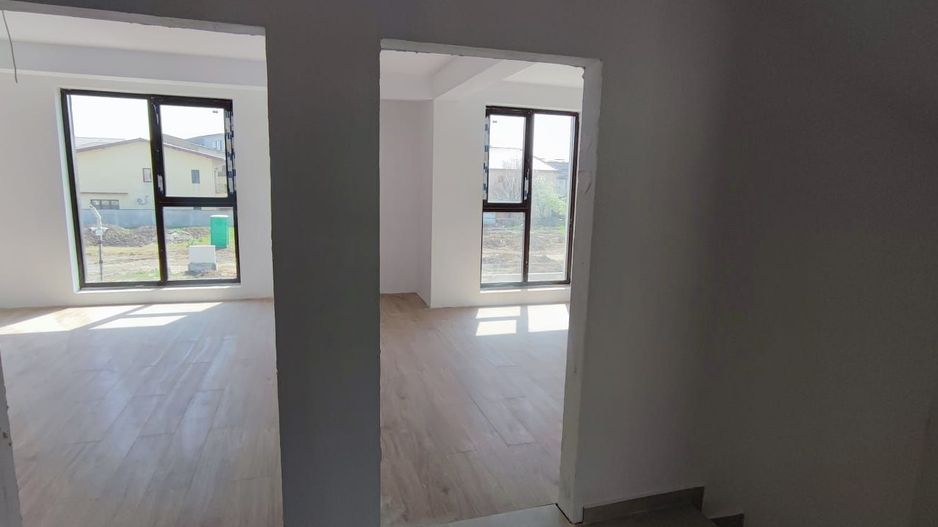 Casa..Vila cu 5 camere de vanzare.......Nord Bragadiru..... - Poză 9