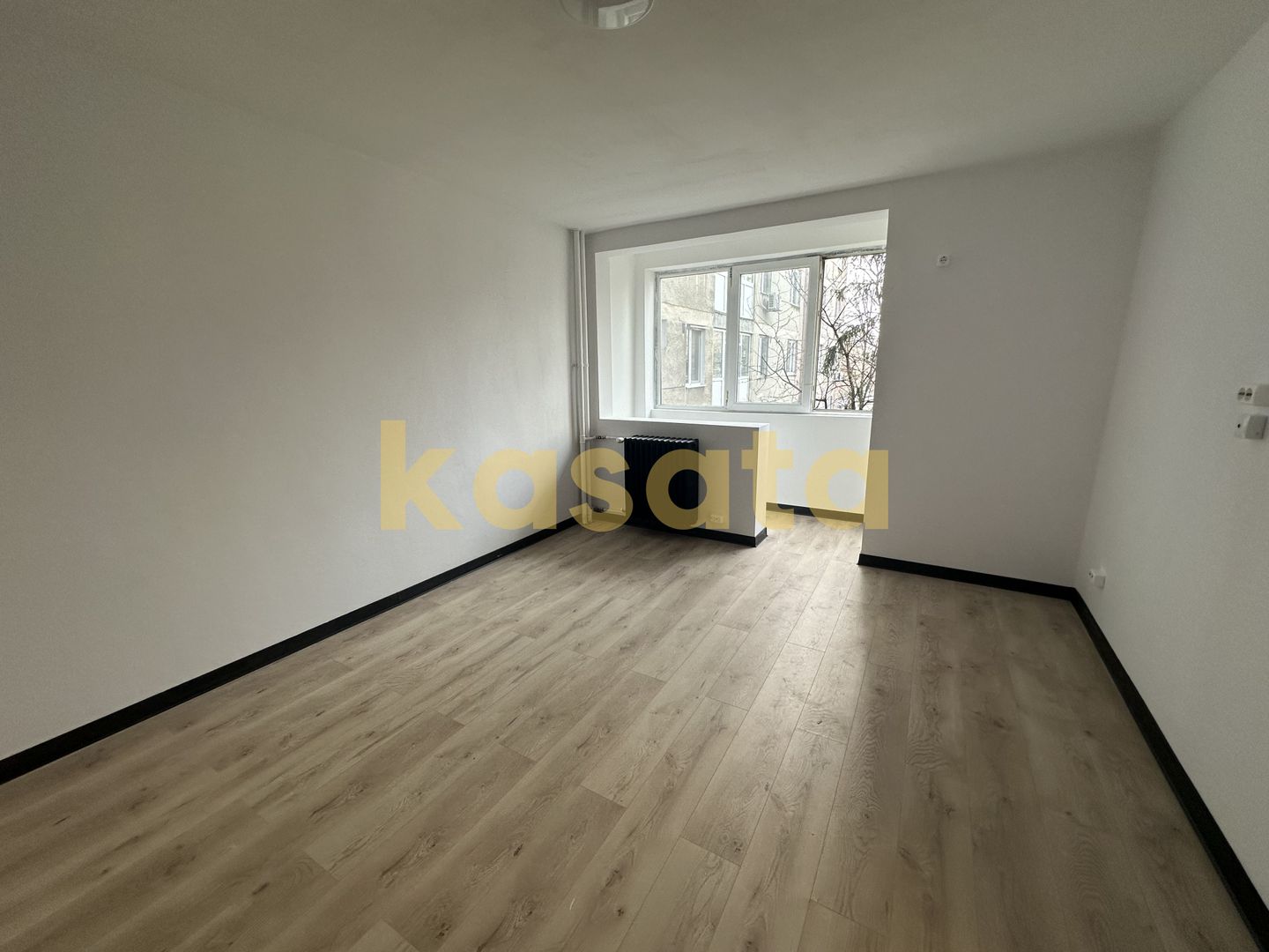 2 Camere | Etaj Intermediar | Renovare 2025 | Instalatii Noi - Poză 3