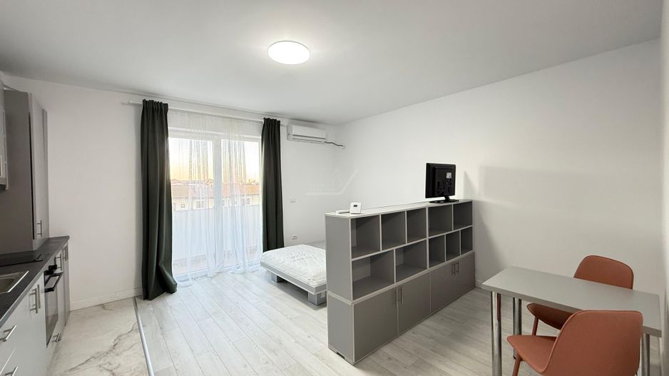 Zona ESO. Mobilat si utilat. Loc de depozitare in pod. Drum asfaltat. - Poză 2