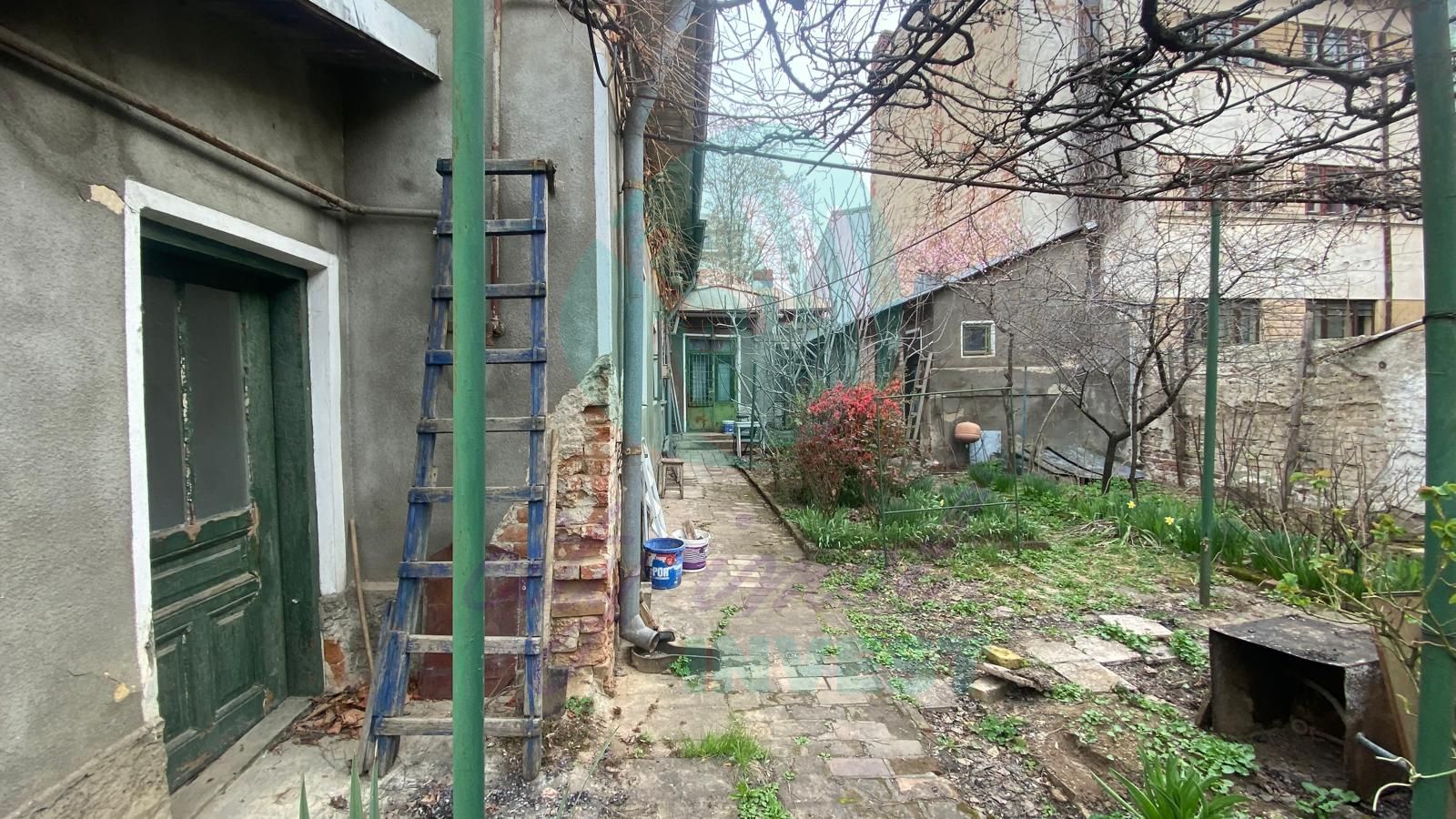 Casă cu teren generos lângă Bulevardul Banu Manta - Poză 8