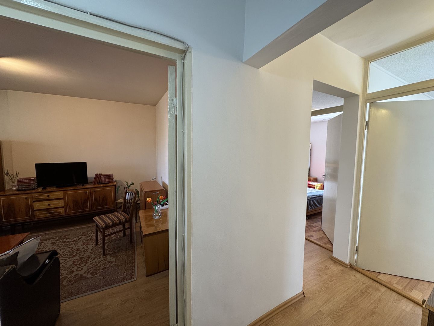 Apartament decomandat cu 3 camere in Florilor, strada Crinului - Poză 10
