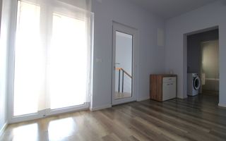 Casa cu 3 camere, locuri de  parcare, curte - Poză 16