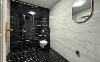 Vand casa 5 camere cu teren 450 mp zona linistita, pret negociabil! - Poză 11