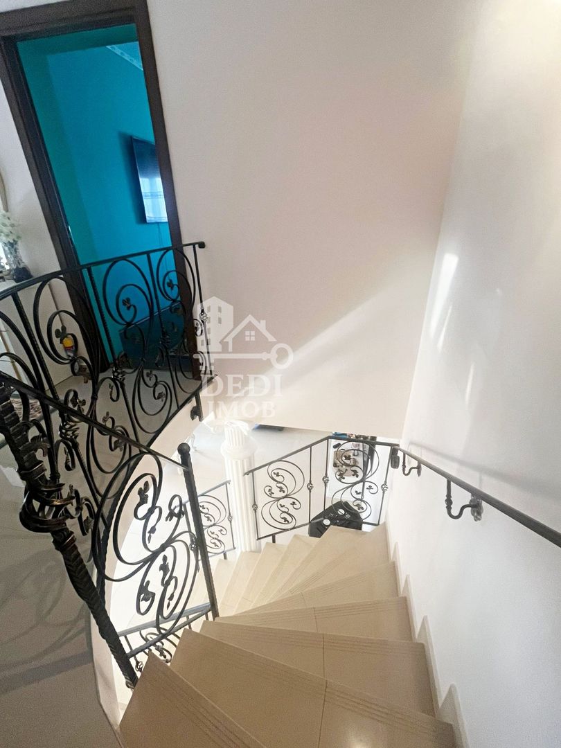 Casă cu 2 locuințe, teren intravilan 7062 mp Cetariu, Bihor - Poză 12