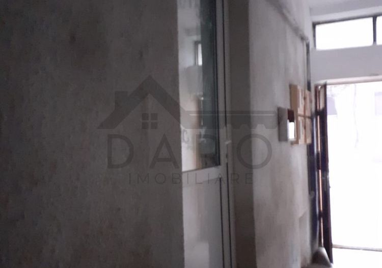De vanzare imobil 62 mp-casa cu curte comuna -pret negociabil - Poză 2