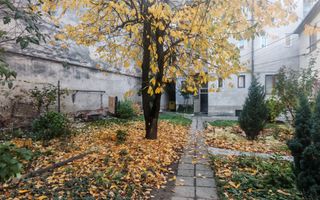 De închiriat apartament 3 camere  etajul 1 zonă ultracentrală. - Poză 9