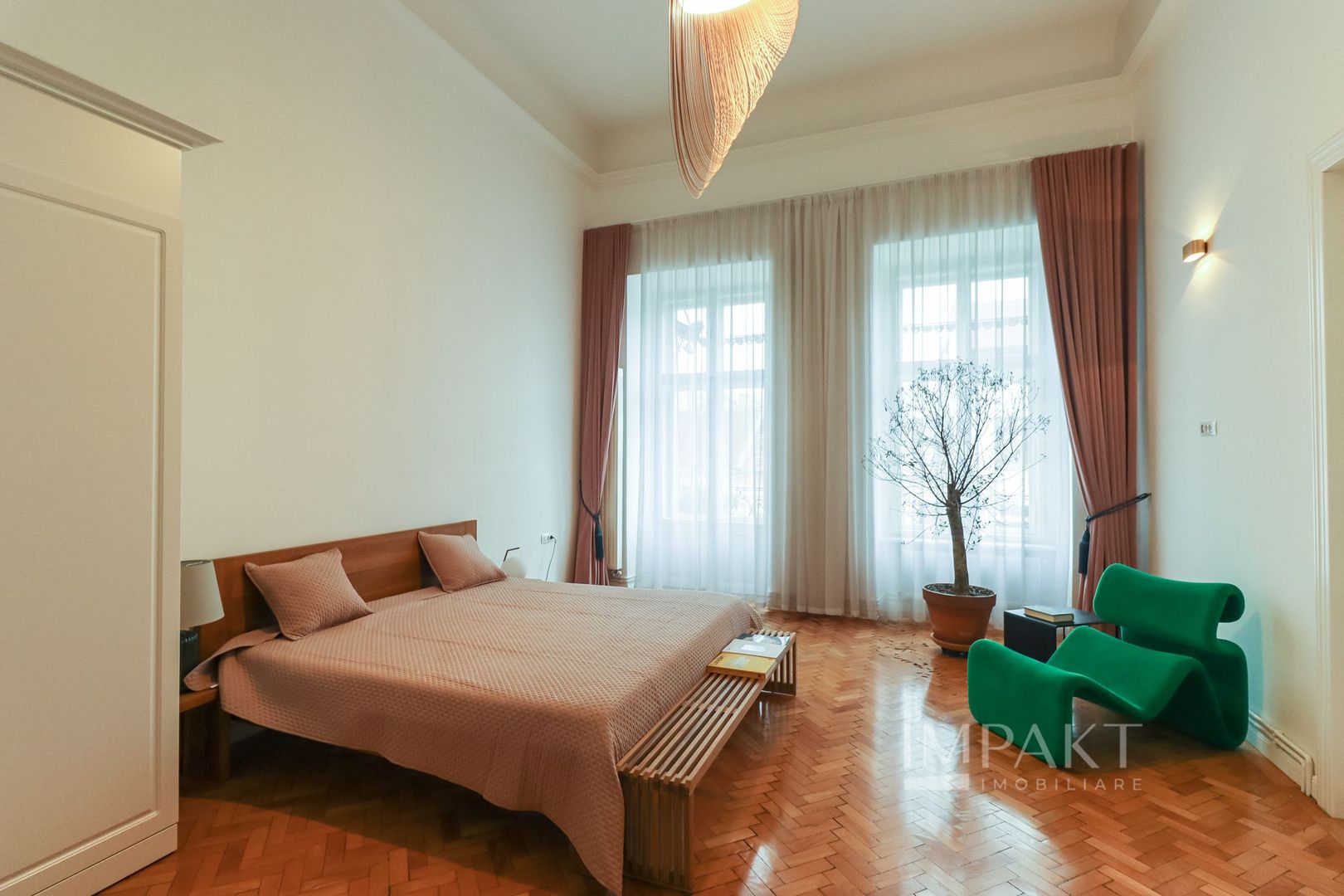 Apartament deosebit cu 4 camere in centrul orasului Cluj Napoca - Poză 9