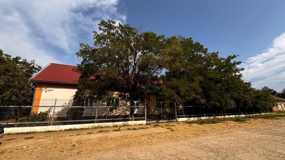Complex de clădiri administrative – Livada, 310.000 E. Comision 0. - Poză 3