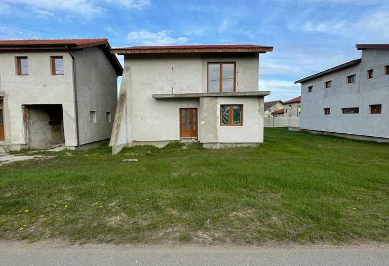 Casă individuală cu 5 camere în Vladimirescu - Poză 12