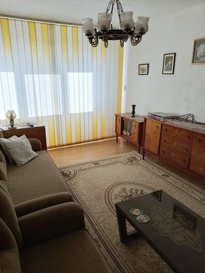 Apartament cu 3 camere, decomandat, zona Republicii - Poză 2