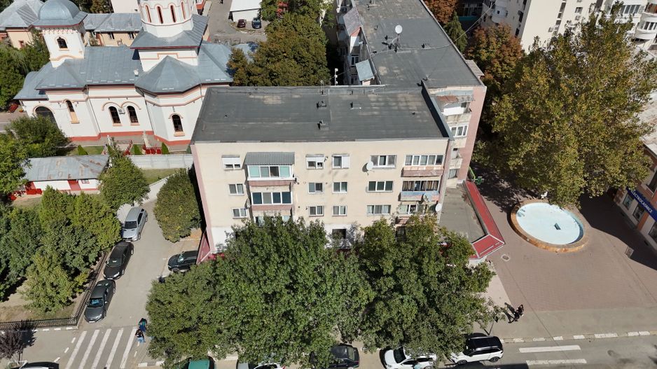 Apartament cu 3 camere central - Poză 1