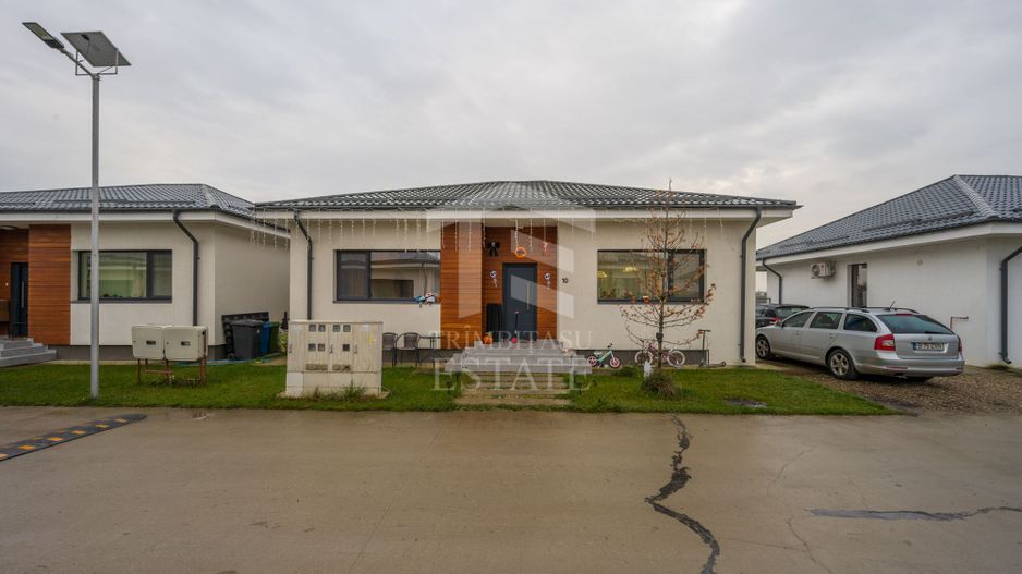Vila parter mobilata si utilata Tunari - Poză 1