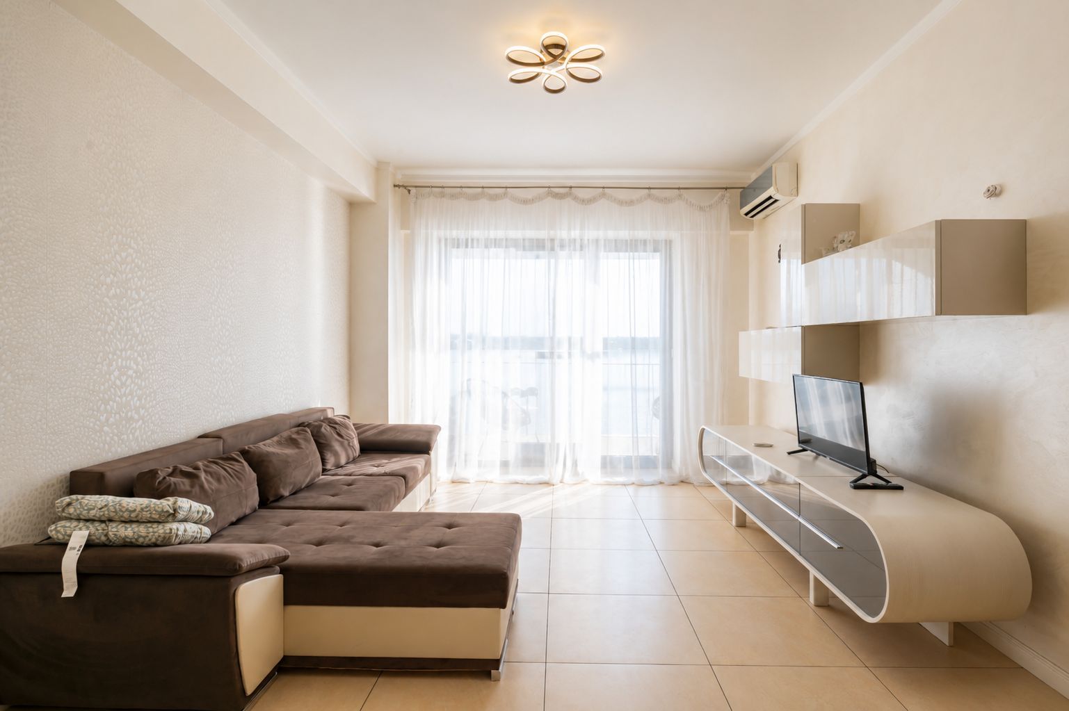 3 camere | 95 mp + terasă 20 mp | Vedere frontală lac | Mamaia-Cazino - Poză 6