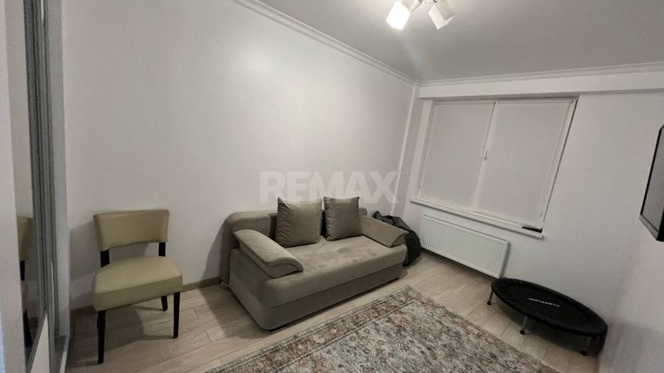 Apartament cu 3 camere de vânzare - Poză 9