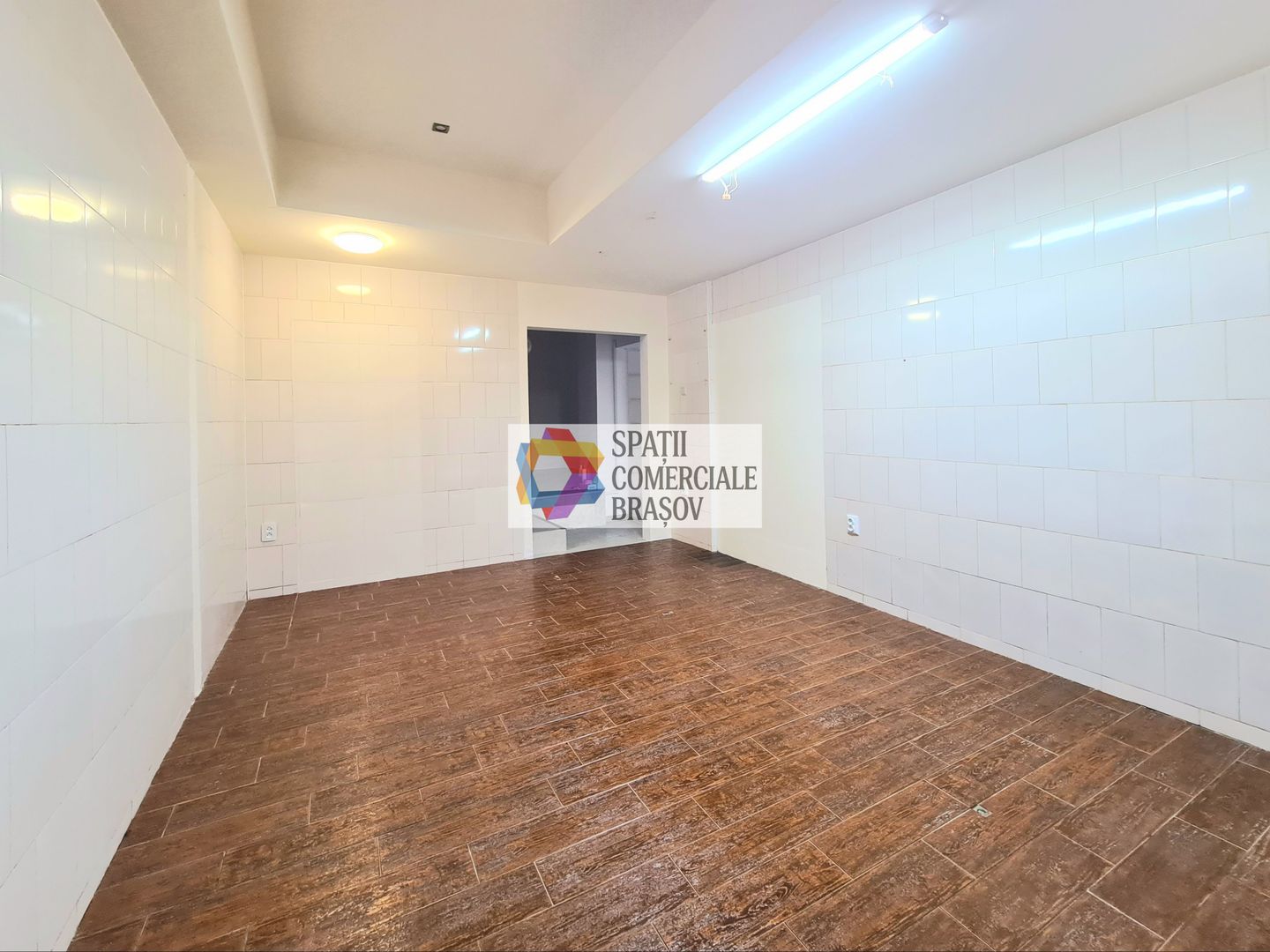 Spatiu comercial de închiriat cu 380 w, Brasov - 100 mp # plus-imo.ro - Poză 3