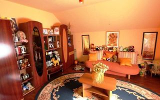 Vila spațioasă la intrare în Dumbravita - Poză 16