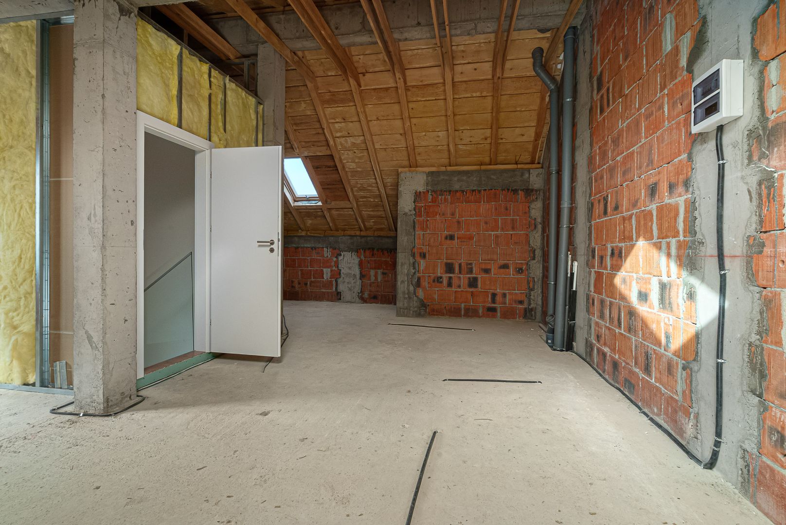 Vila duplex Giurgiului cartier privat P+1+M 147mp parcare + curte 86mp - Poză 32