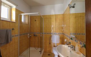 Vila moderna in Europa, curte spatioasa si garaj! - Poză 8