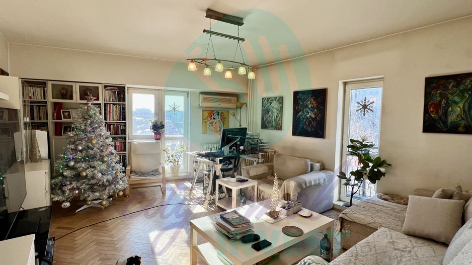 3 camere Unirii -Libertății | Vedere Parlament & Catedrală | Bloc 1992 - Poză 1