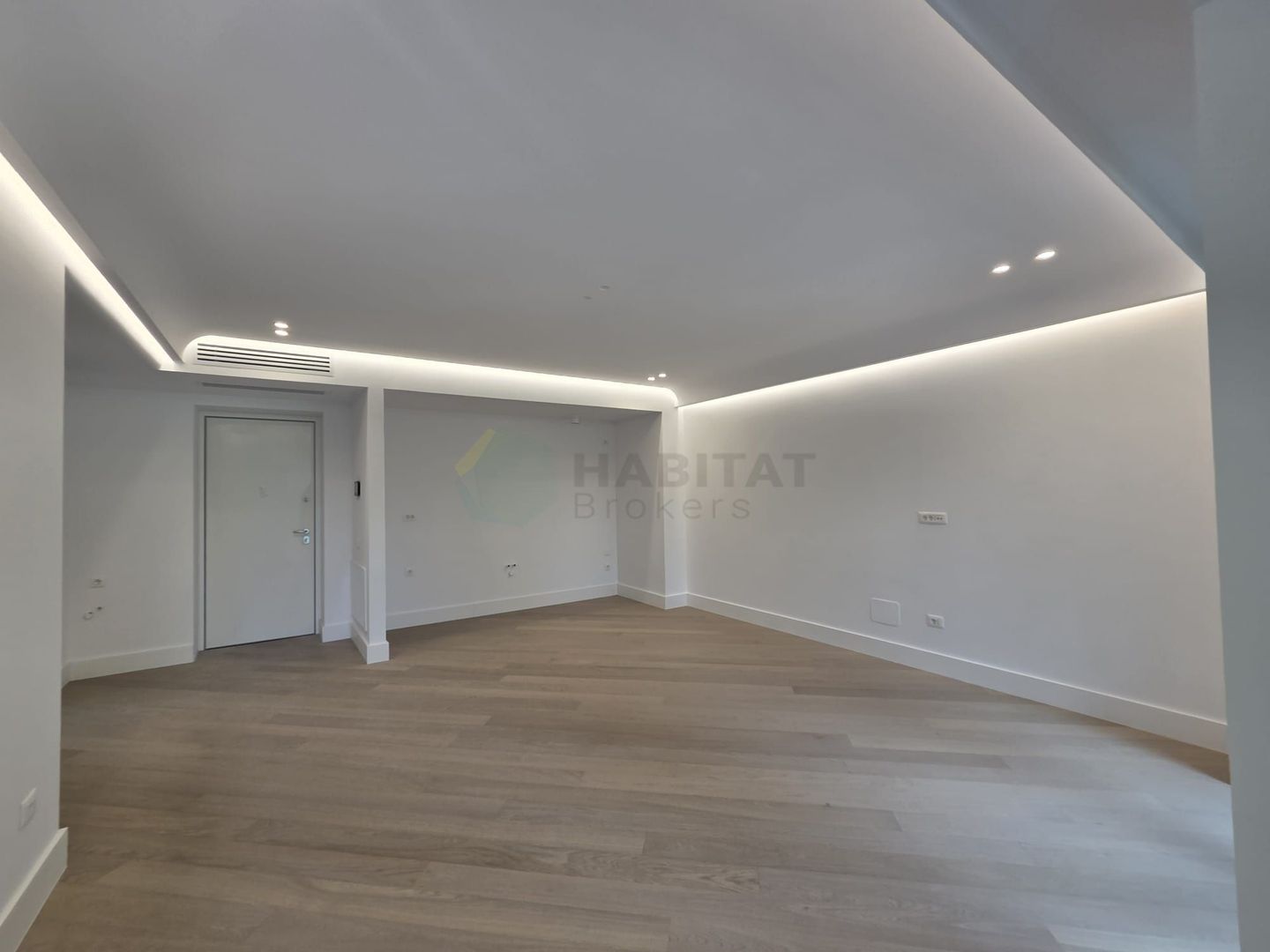 Cortina 126 – Erou Iancu- Nicolae Apartament 2 camere | Parcare inclusă | - Poză 3