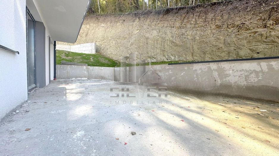 Apartament cu 3 camere dec.+TERASA de 60 mp. - Poză 1