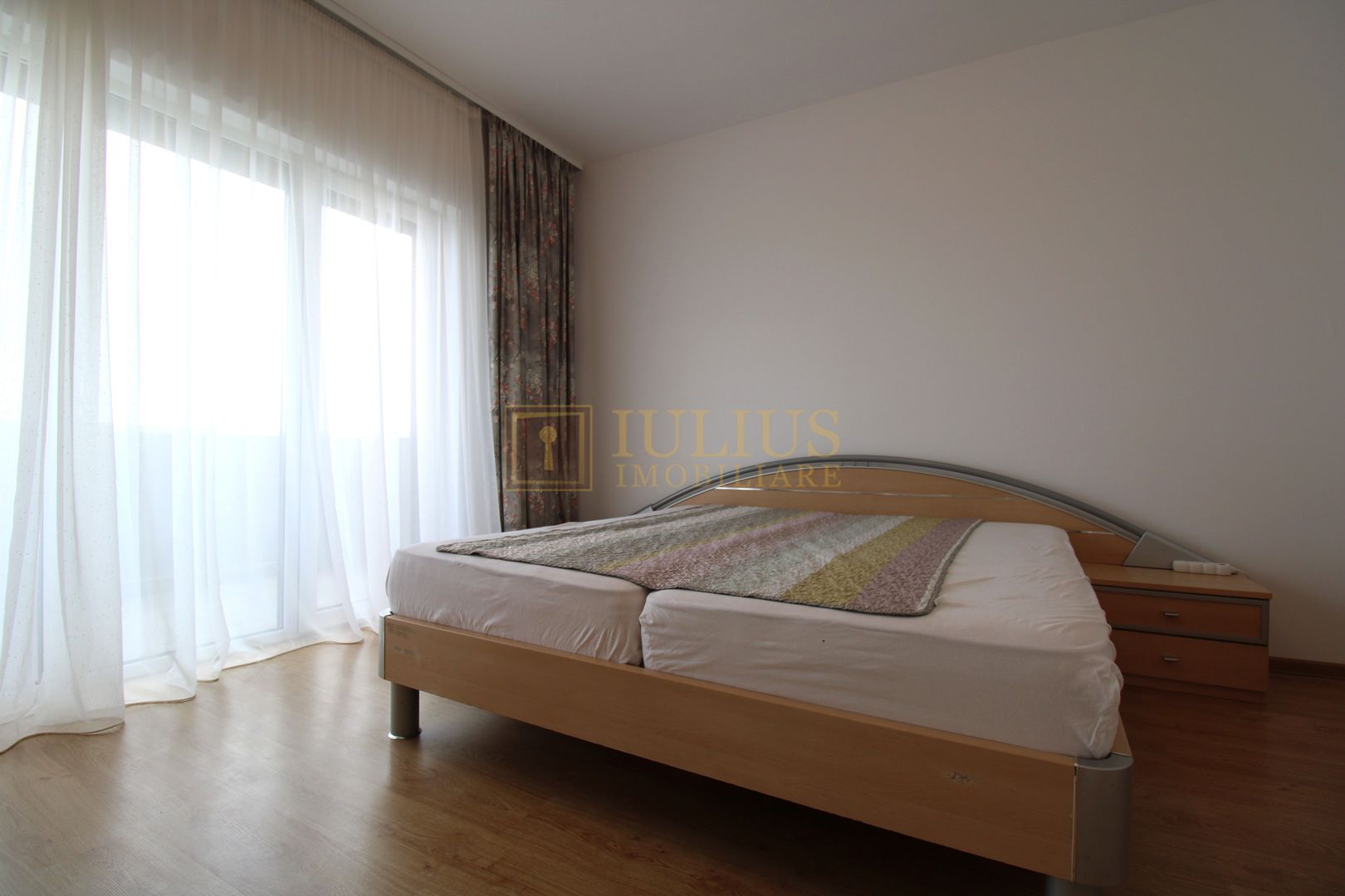 Buziasului, 3 camere + 2 bai, centrala proprie - Poză 12