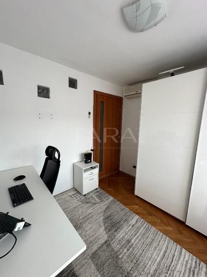 Apartament cu 3 camere, mobilat modern, 2 balcoane și parcare. - Poză 10