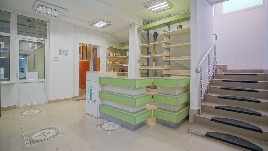 Spatiu Comercial modern 200mp, vad pietonal si auto, Bartolomeu - Poză 2