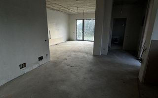 Casă Unifamilială de Vânzare într-o Zonă Rezidențială Liniștită - Poză 1