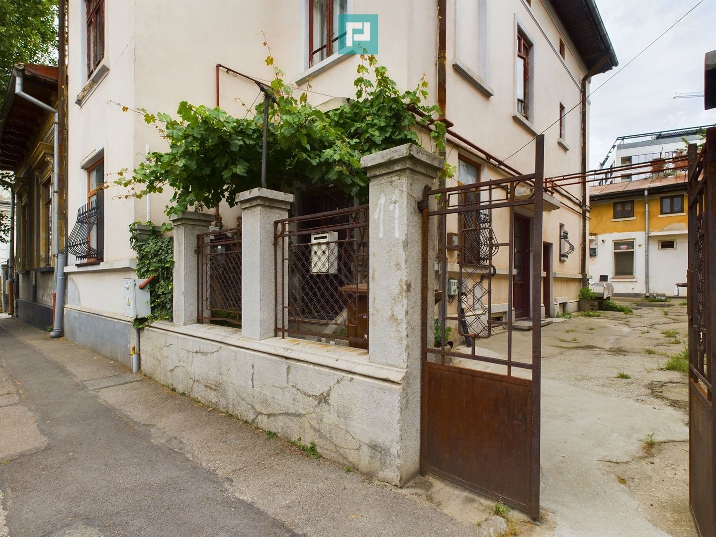 Apartament cu o cameră situat vizavi de Gara de Nord - Poză 1