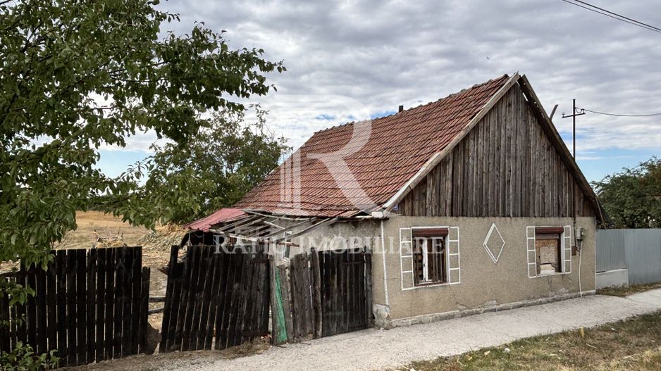 Casa demolabila | Teren 2800 mp | Avram Iancu | Bihor - Poză 1