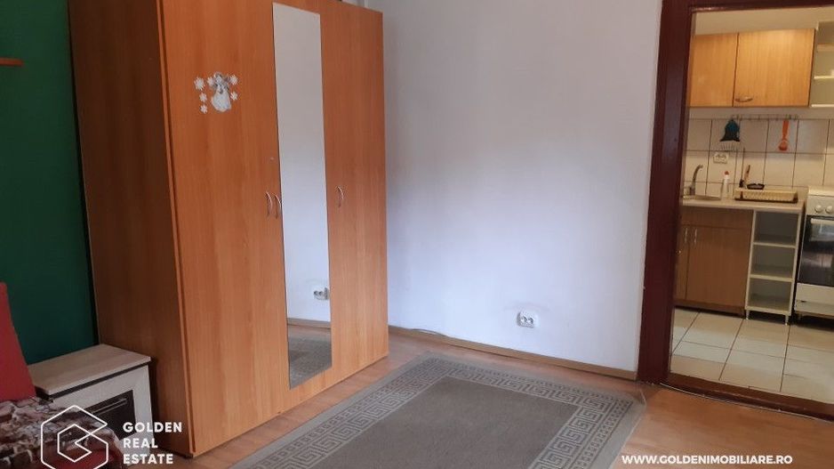 Casa mare, cu 4 apartamente a cate 1, 2, 3 și 4 camere fiecare - Poză 2