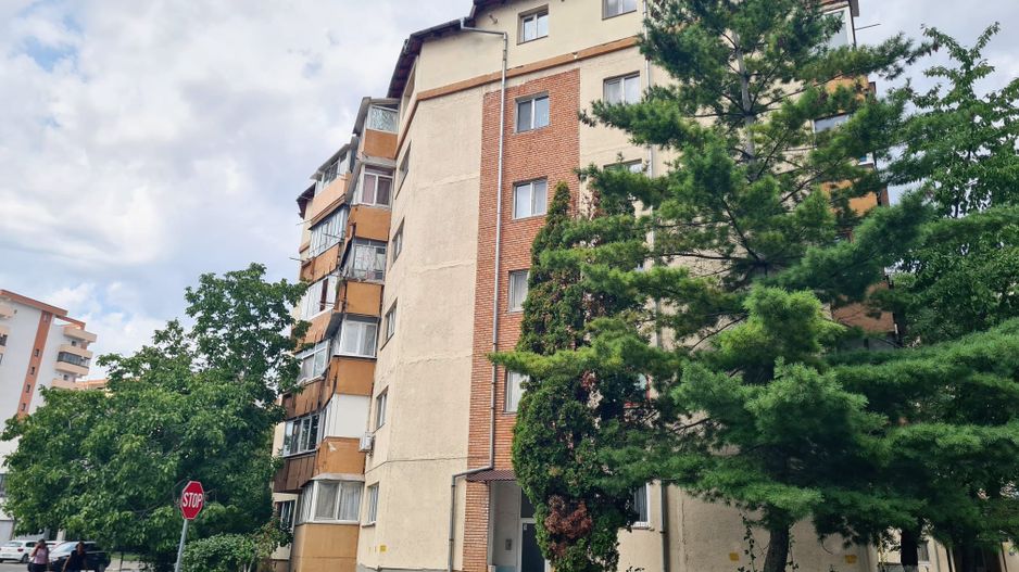 Apartament 3 camere - Centru - Etaj 4/5 - Poză 2