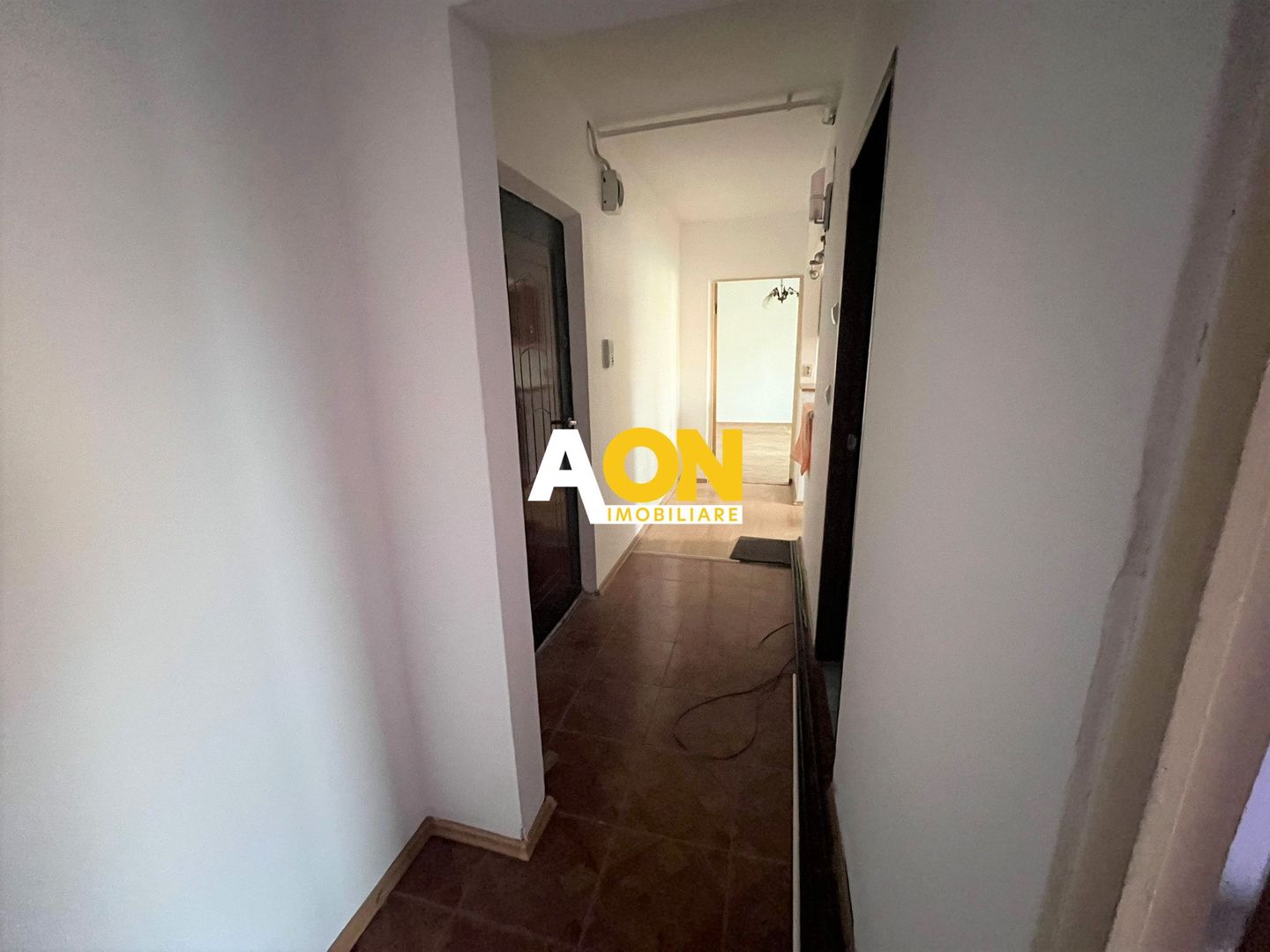 Apartament decomandat cu 2 camere + balcon, etaj 2, zona Spital - Poză 9