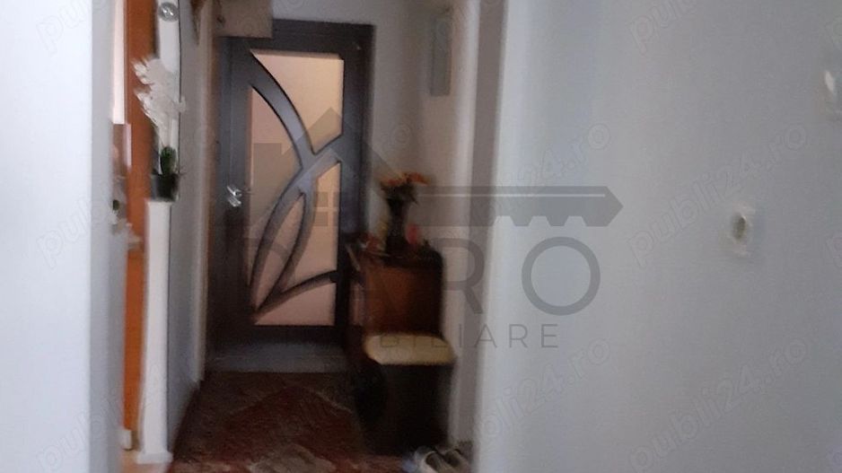 Apartament cu 3 camere de vanzare - Poză 3