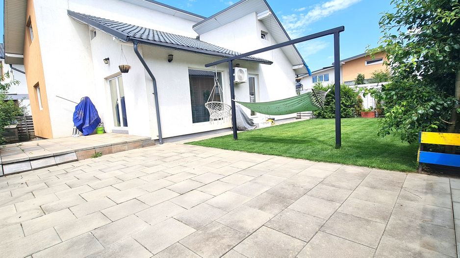 Casa semimobilata semiutilata modern cartier Izvor Tarlungeni Brasov - Poză 17