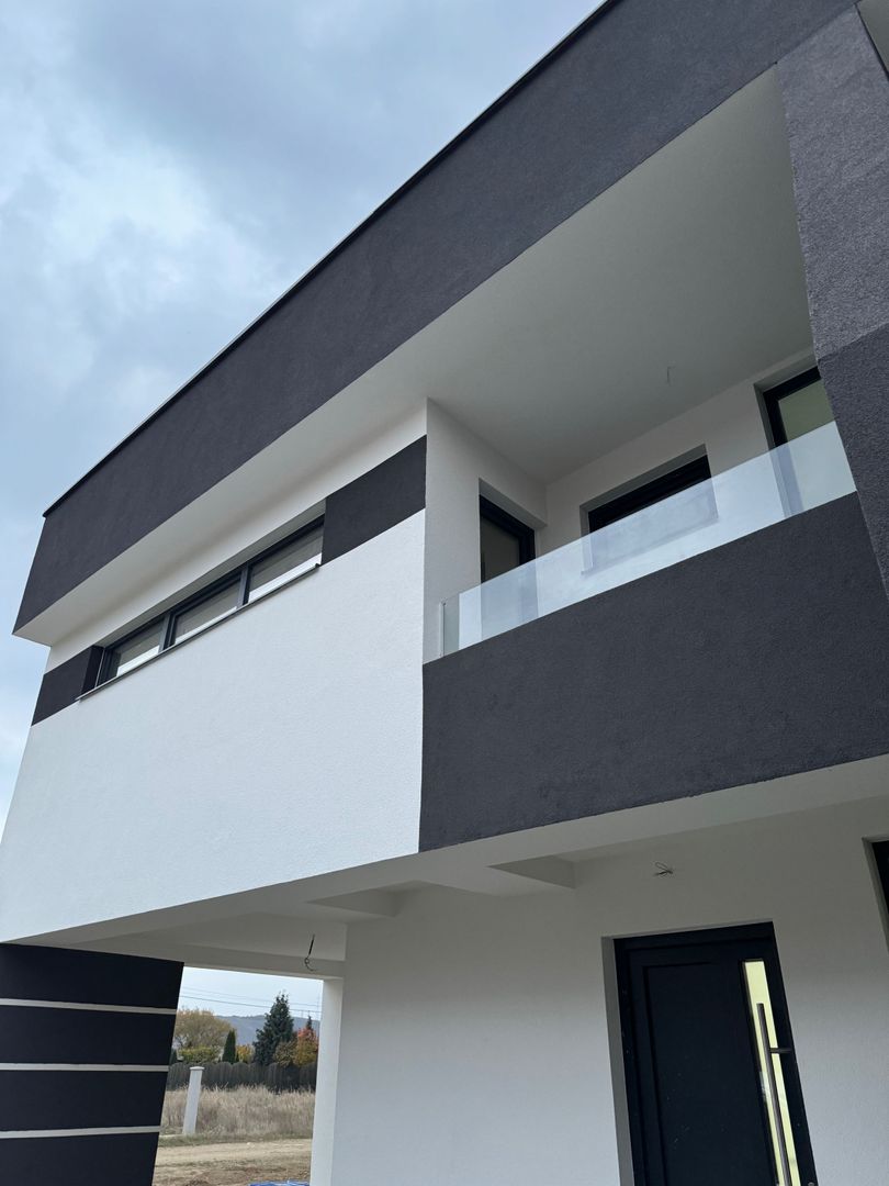 Casa tip duplex  de vanzare in Sebes - Poză 1