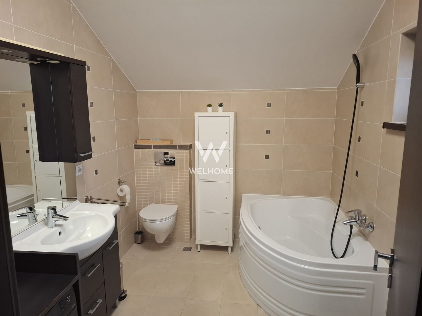 Casa individuala cu pivnita in Sura Mica, zona Salii de sport - Sibiu - Poză 13