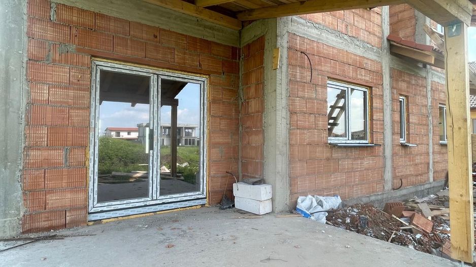 Duplex despartit prin camera tehnica, 3 dormitoare, Mosnita Noua - Poză 9